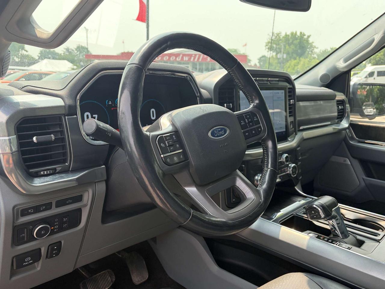 2021 Ford F-150 LARIAT FX4, CLEAN CARFAX, SUNROOF, AUTO START! - Photo #9