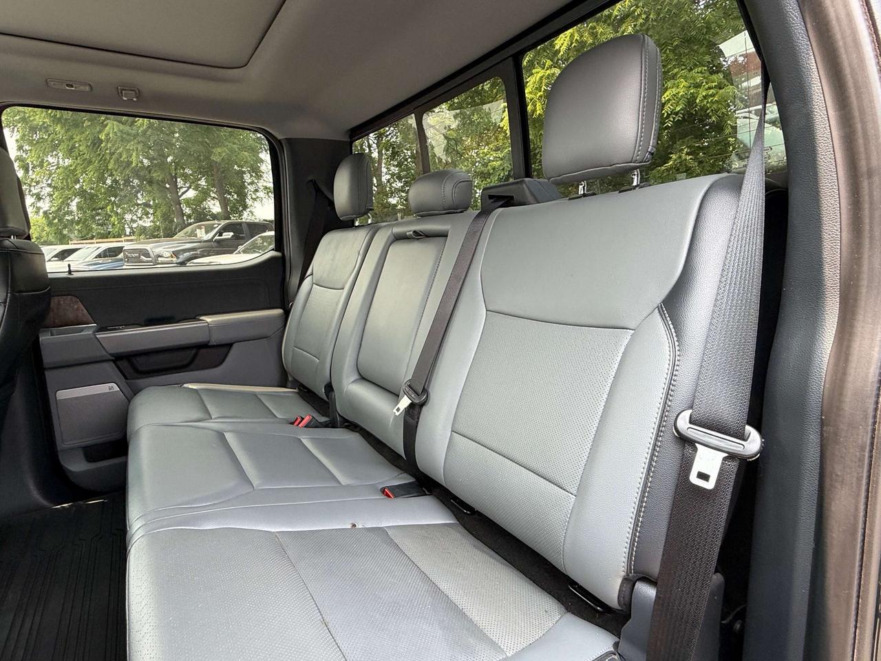 2021 Ford F-150 LARIAT FX4, CLEAN CARFAX, SUNROOF, AUTO START! - Photo #11