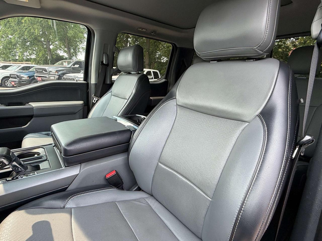 2021 Ford F-150 LARIAT FX4, CLEAN CARFAX, SUNROOF, AUTO START! - Photo #10