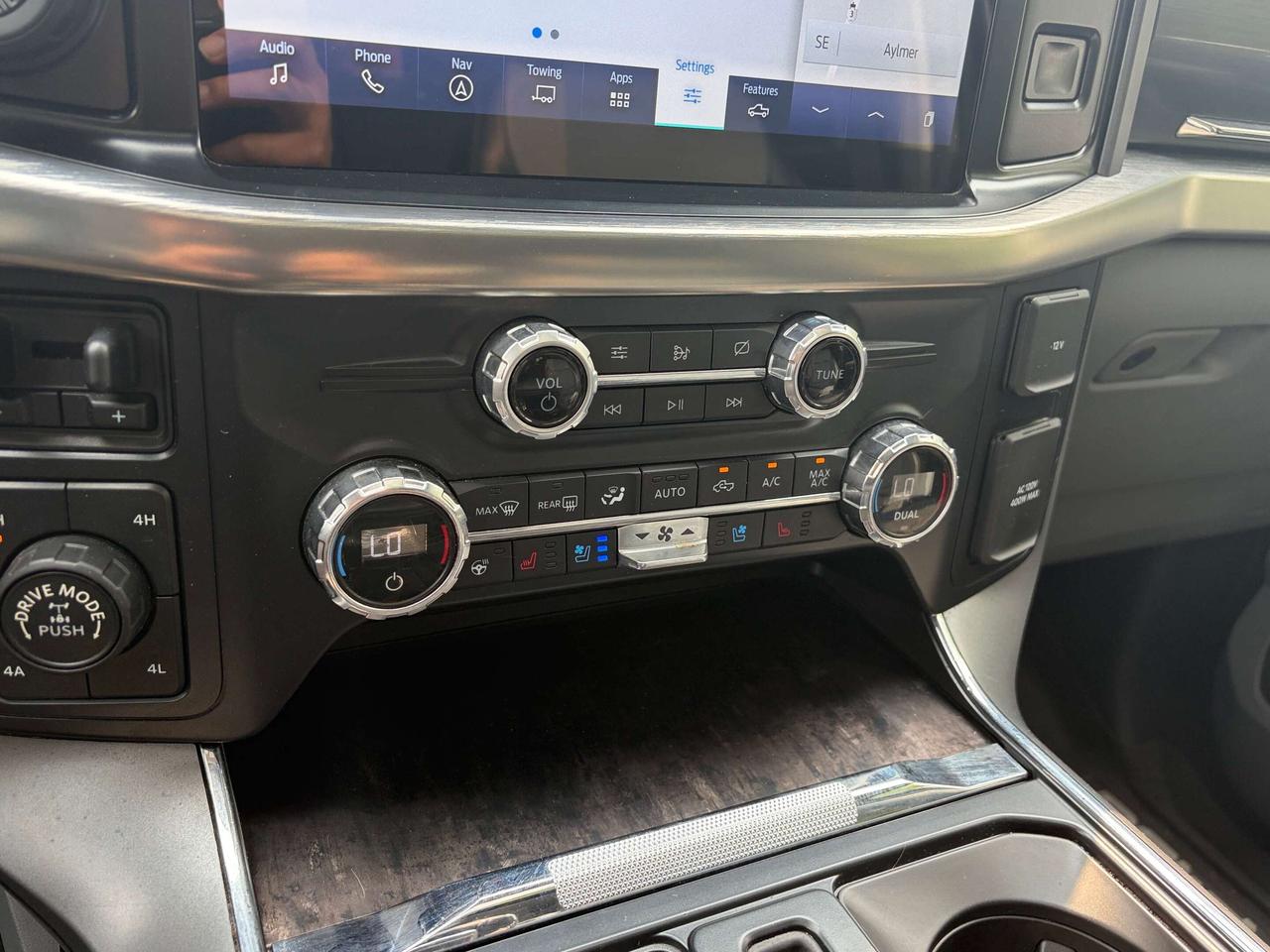 2021 Ford F-150 LARIAT FX4, CLEAN CARFAX, SUNROOF, AUTO START! - Photo #18