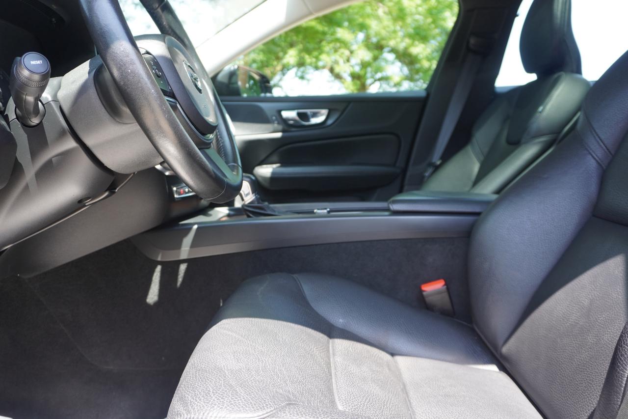 2021 Volvo V60 T6 AWD / 1 OWNER / NO ACCIDENTS / DEALER SERVICED Photo