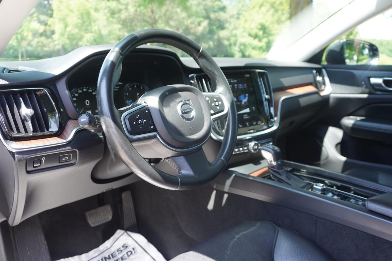 2021 Volvo V60 T6 AWD / 1 OWNER / NO ACCIDENTS / DEALER SERVICED Photo