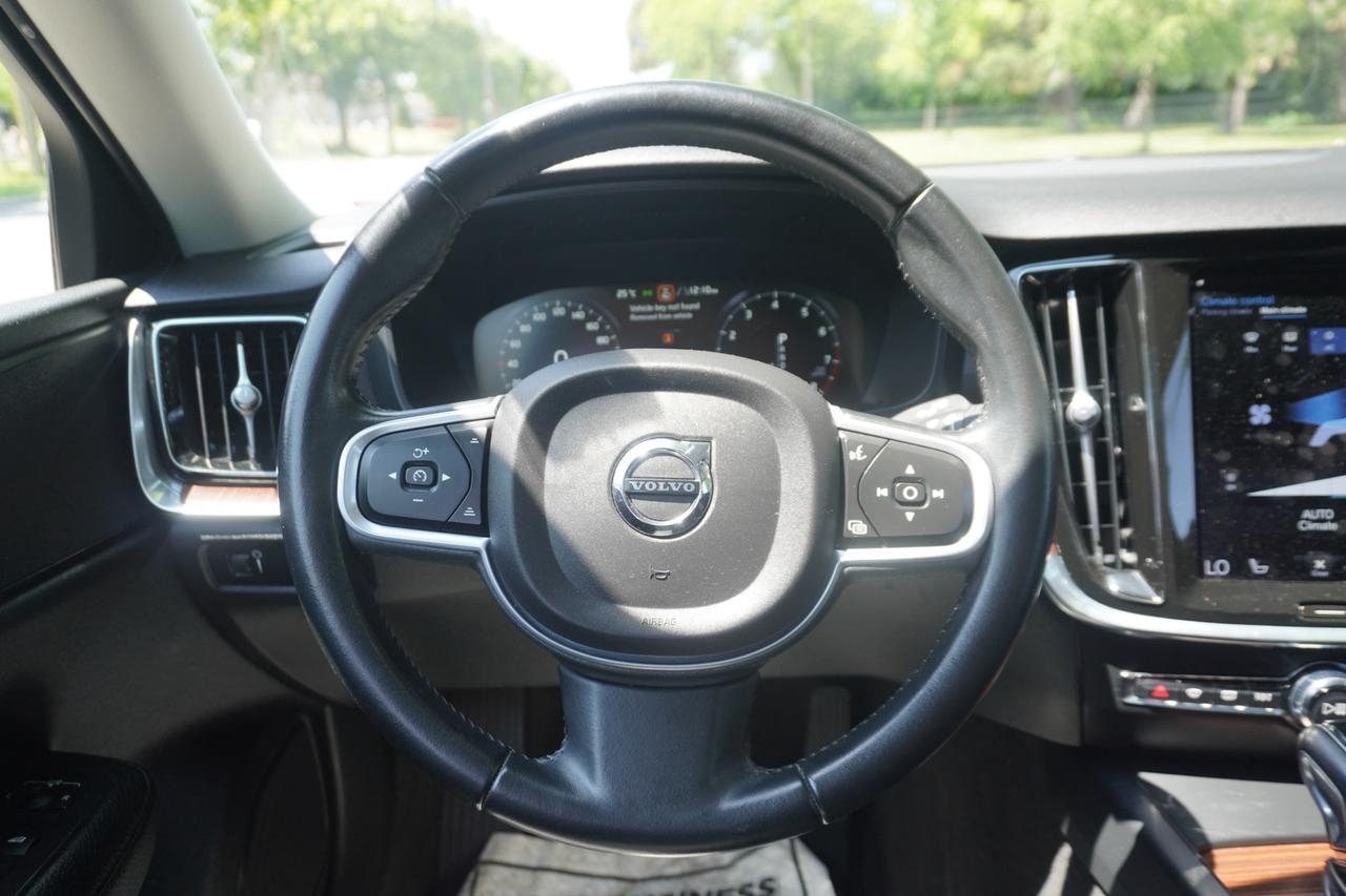 2021 Volvo V60 T6 AWD / 1 OWNER / NO ACCIDENTS / DEALER SERVICED Photo