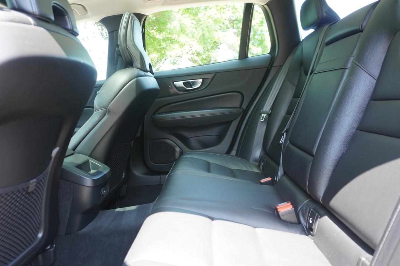 2021 Volvo V60 T6 AWD / 1 OWNER / NO ACCIDENTS / DEALER SERVICED Photo