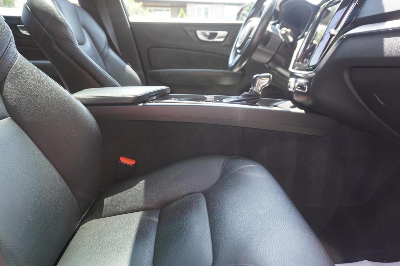 2021 Volvo V60 T6 AWD / 1 OWNER / NO ACCIDENTS / DEALER SERVICED Photo