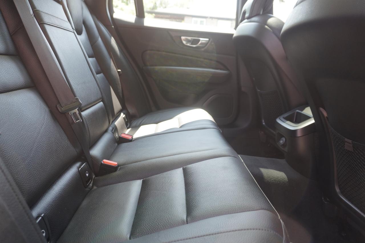 2021 Volvo V60 T6 AWD / 1 OWNER / NO ACCIDENTS / DEALER SERVICED Photo