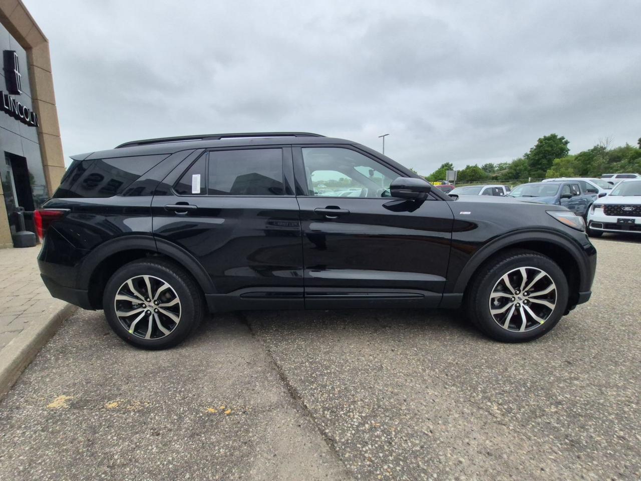 2026 Ford Explorer ST-Line 4WD Photo4