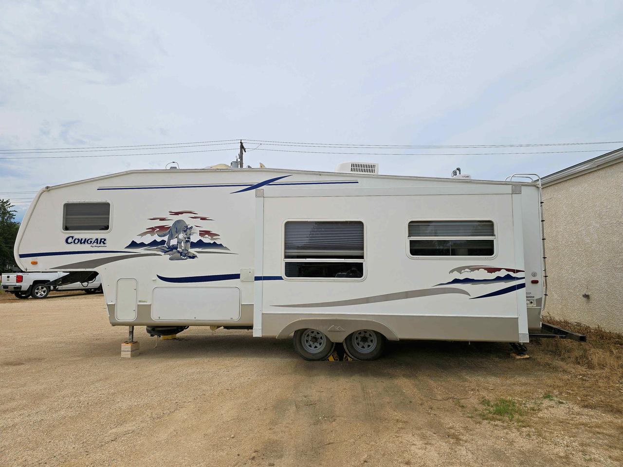 Used 2004 Cougar Keystone 285 FIFTH WHEEL 285 Polar Package for sale in Oakbank, MB