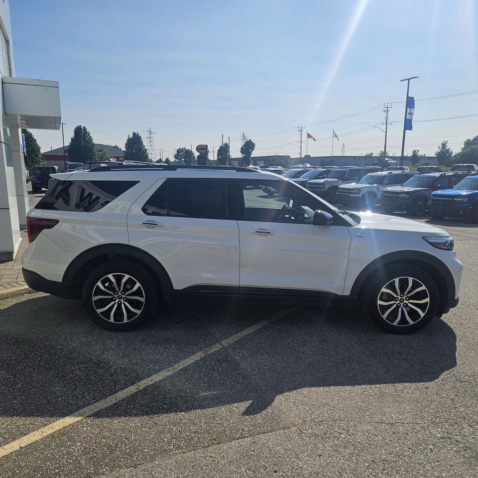 2022 Ford Explorer ST-LINE, 6-PASSENGER, MOONROOF, LOCAL TRADE! Photo3