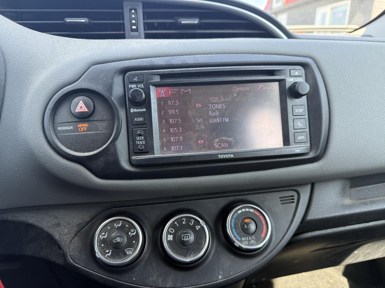 2015 Toyota Yaris LE Photo