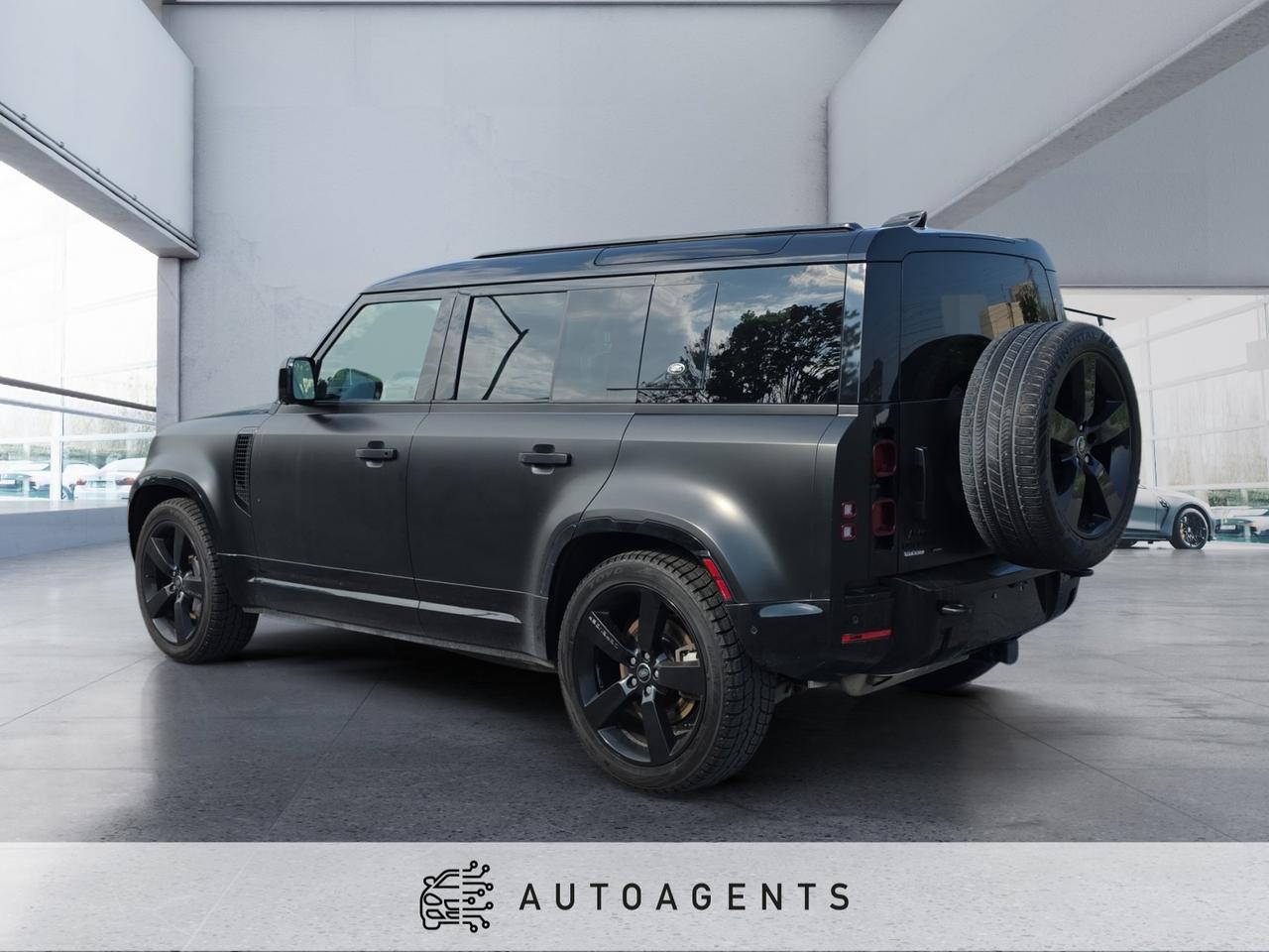 2022 Land Rover Defender 110 X-Dynamic SE P400 Photo3