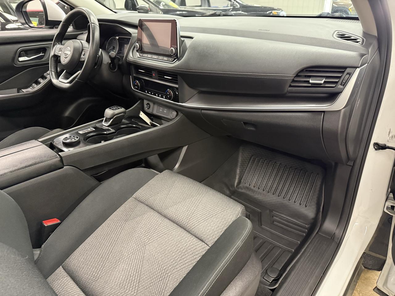 2024 Nissan Rogue SV MOONROOF Photo