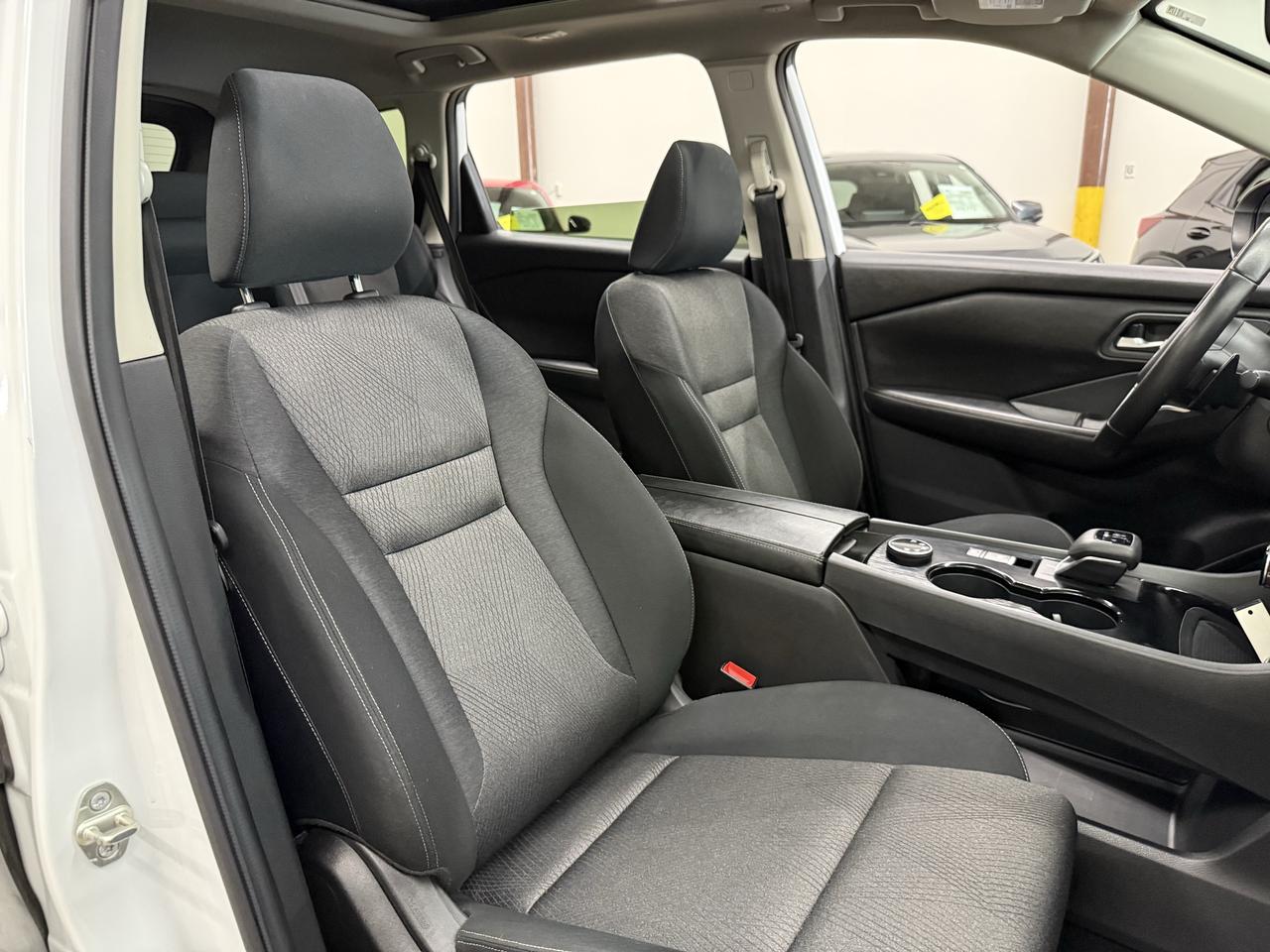 2024 Nissan Rogue SV MOONROOF Photo