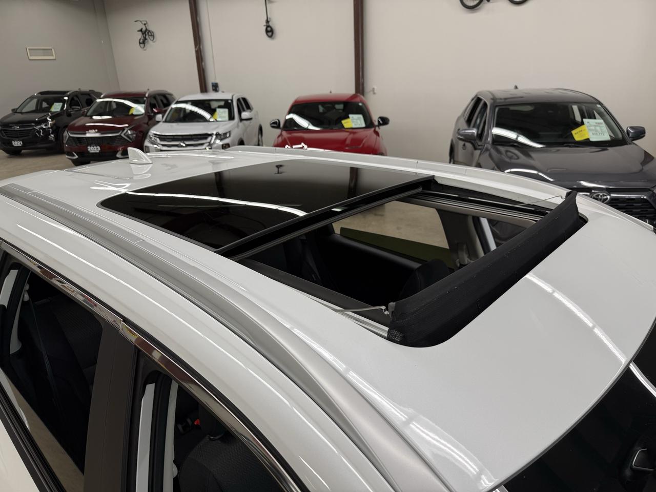 2024 Nissan Rogue SV MOONROOF Photo