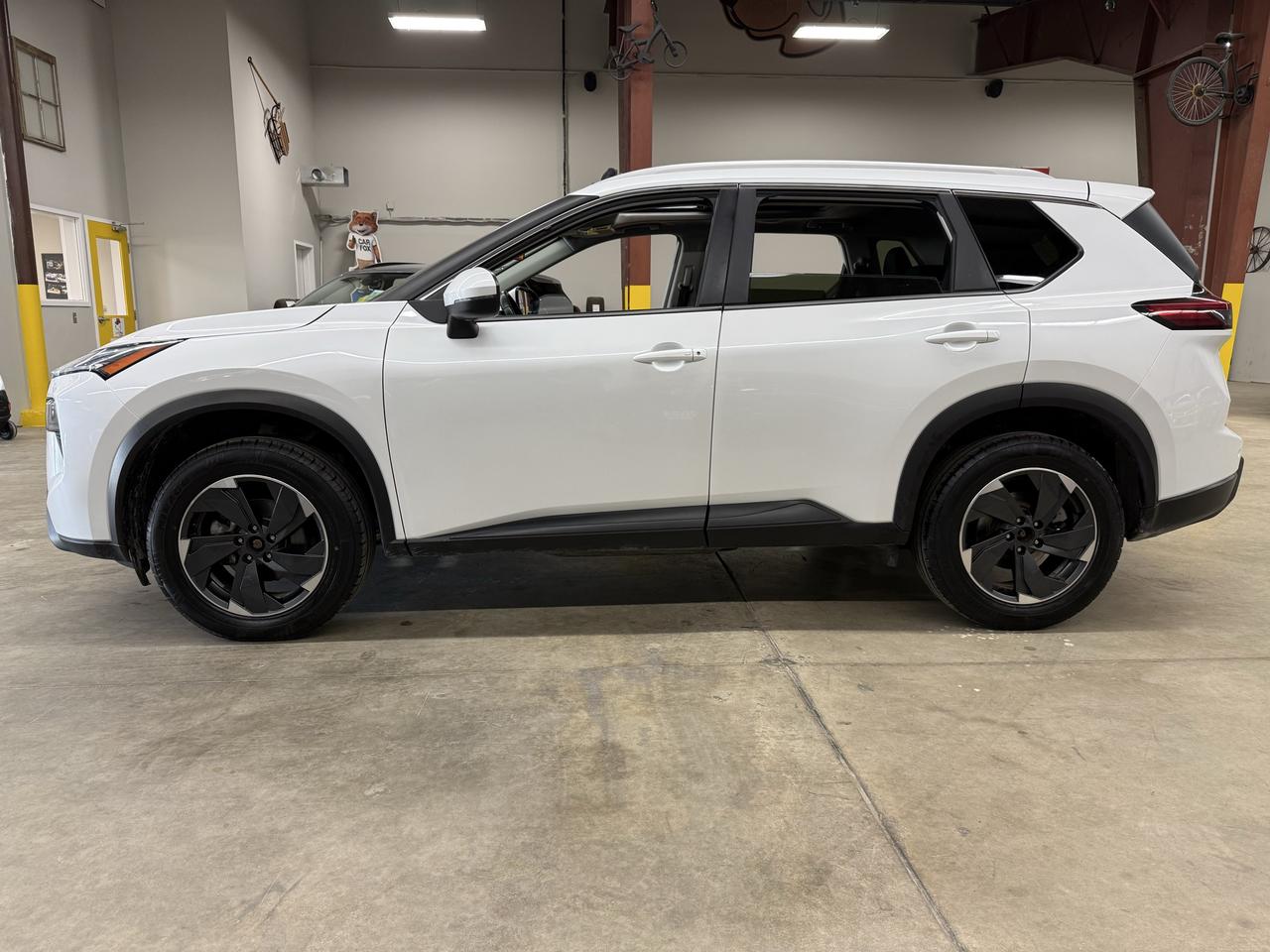 2024 Nissan Rogue SV MOONROOF Photo