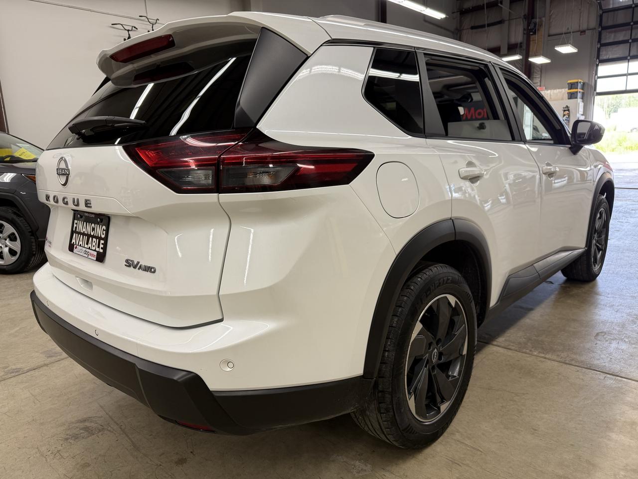 2024 Nissan Rogue SV MOONROOF Photo