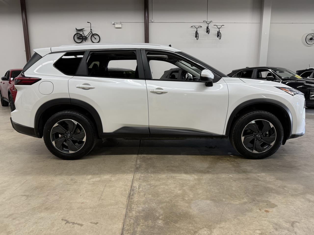 2024 Nissan Rogue SV MOONROOF Photo