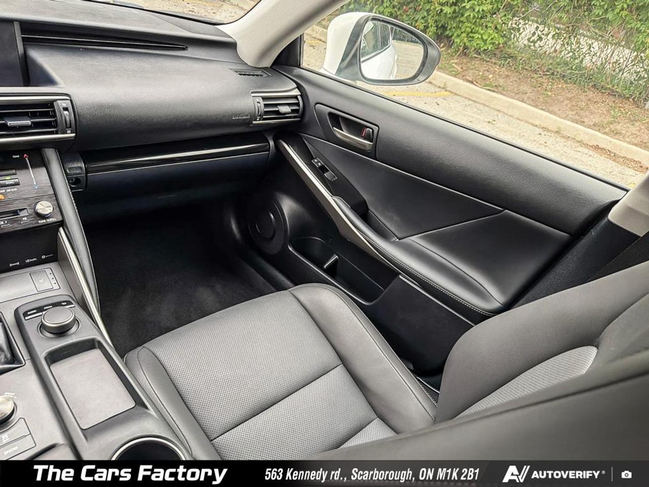 2018 Lexus IS 300 Only 061,394KM 1-Owner Clean Car! Photo