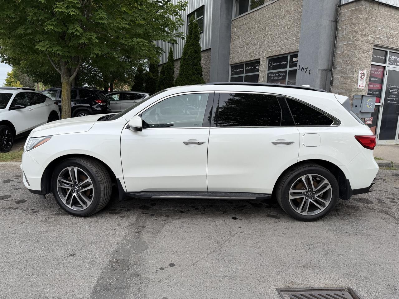 2017 Acura MDX NAVIGATION!! AWD, LEATHER, SUNROOF, HEATED SEATS!! Photo