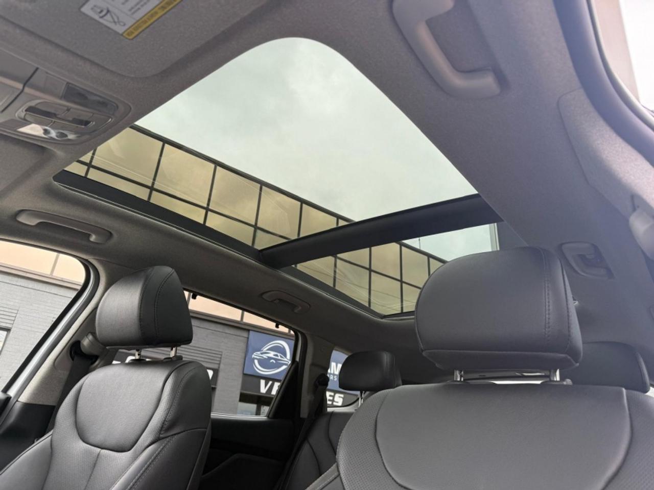 2020 Hyundai Santa Fe SEL AWD /LEATHER /PANO SUNROOF / CARPLAY Photo