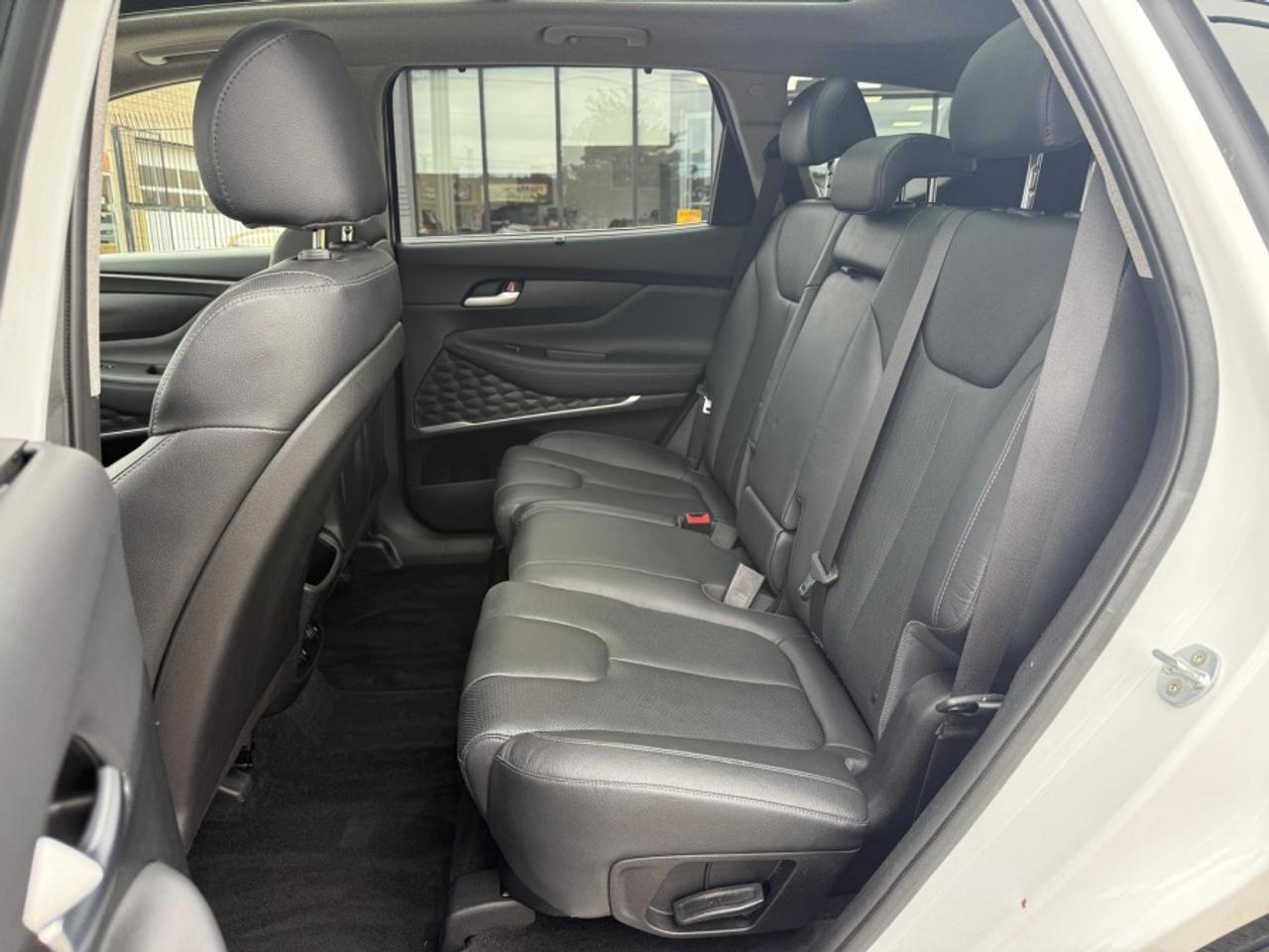 2020 Hyundai Santa Fe SEL AWD /LEATHER /PANO SUNROOF / CARPLAY Photo