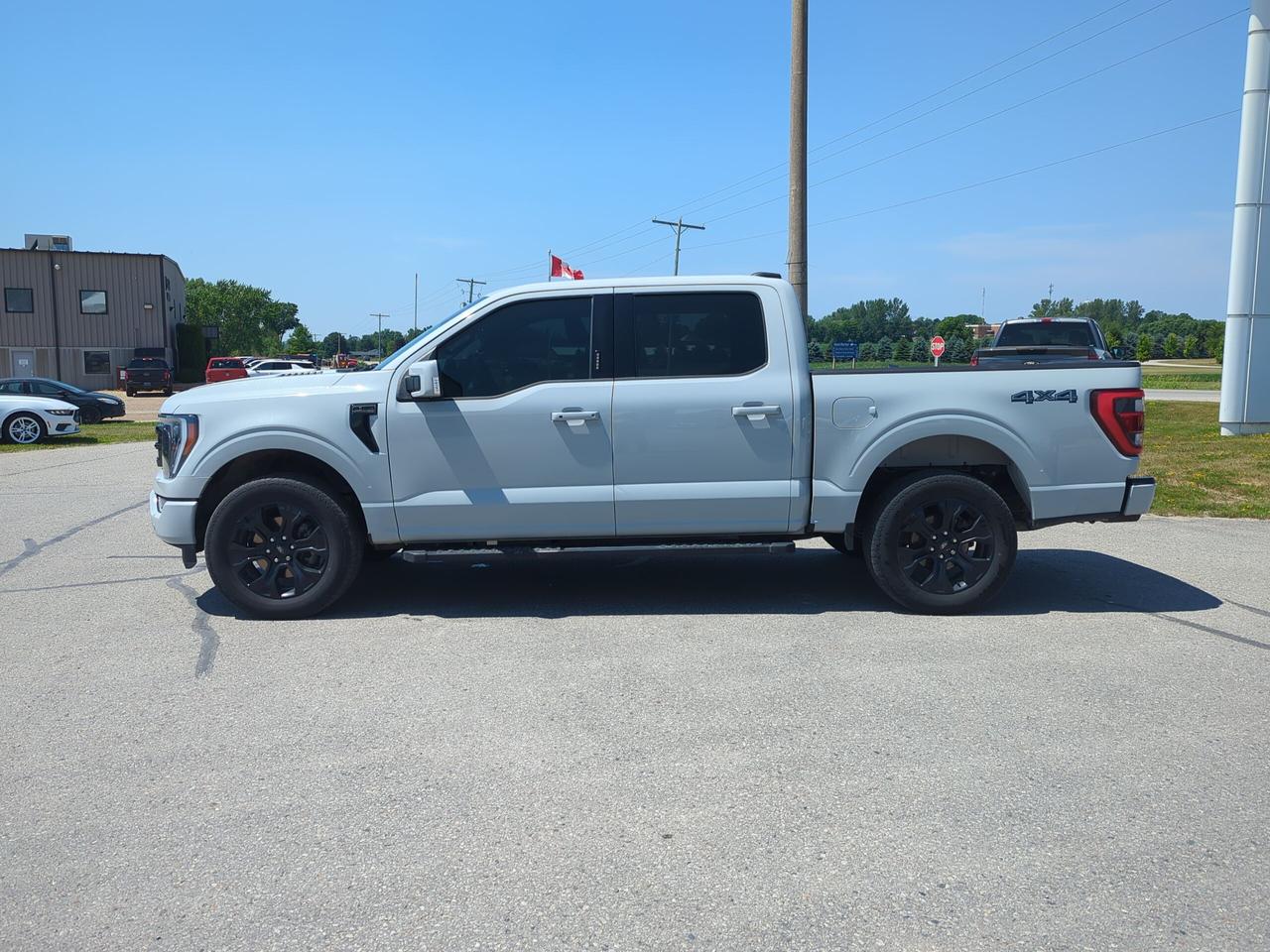 2023 Ford F-150 Lariat SuperCrew 4x4 5.5' Box Photo2