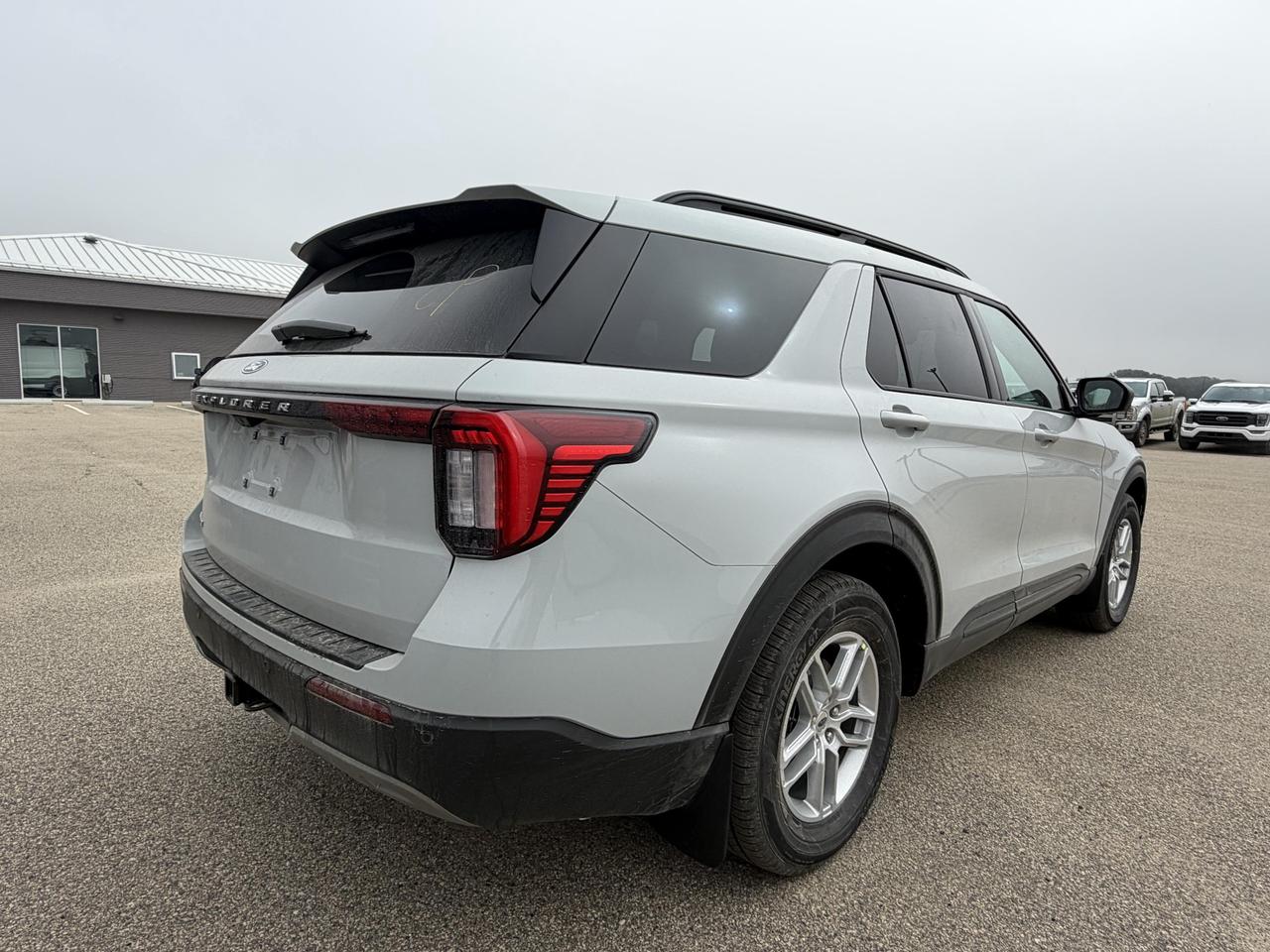 2027 Ford Explorer Active w/200A Pkg 2.3L ECOBOOST I-4 200A+ Photo4