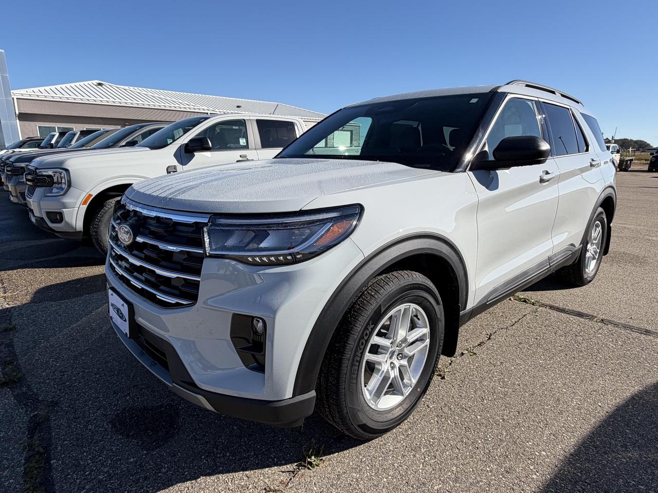 2027 Ford Explorer Active w/200A Pkg 2.3L ECOBOOST I-4 200A+ Photo3