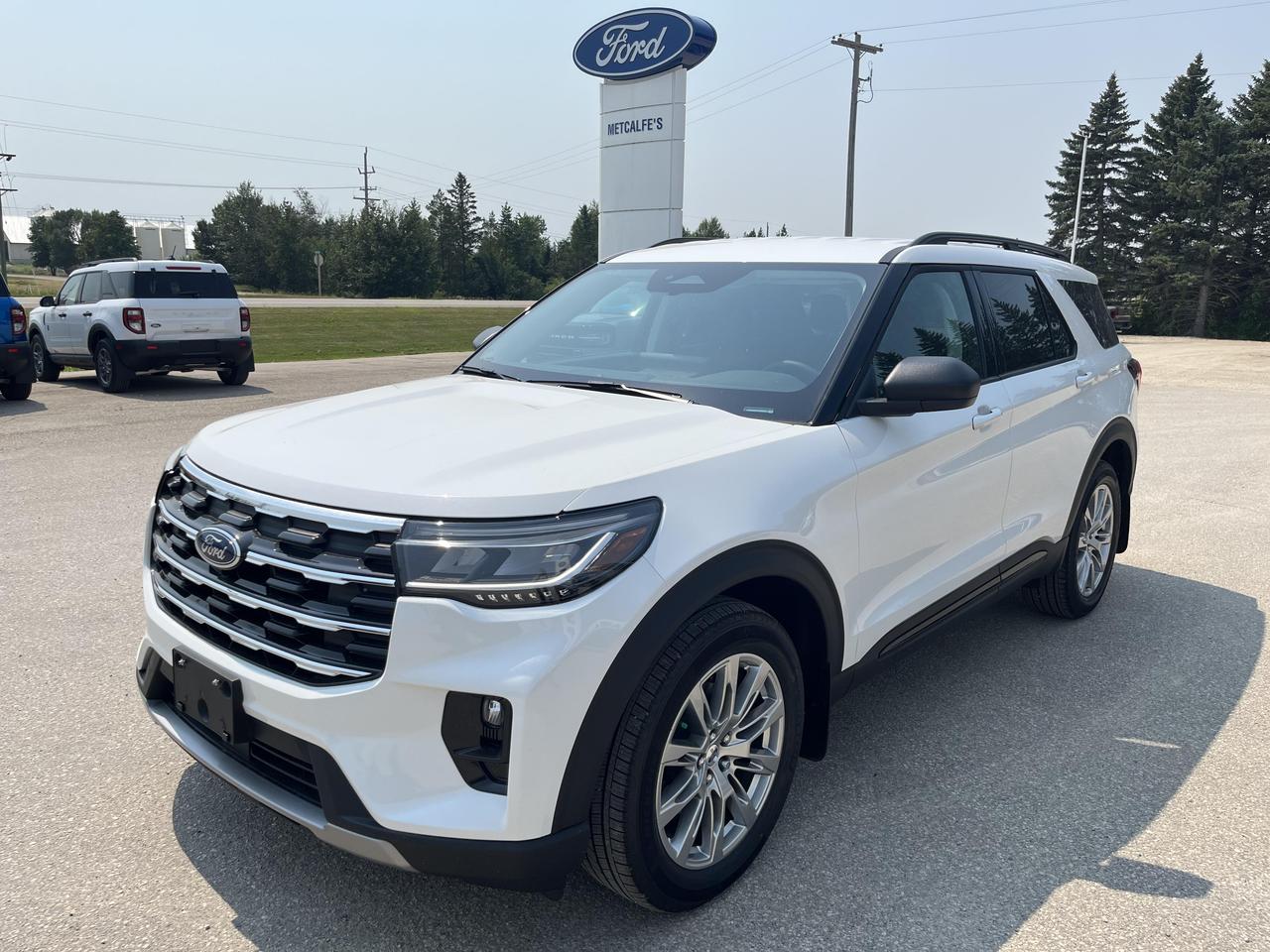 2026 Ford Explorer Active w/200A Pkg 4WD Photo2