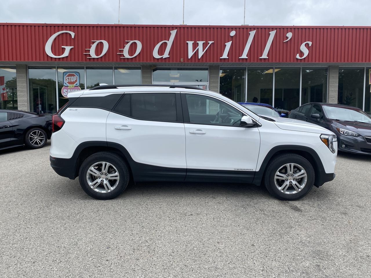 Used 2024 GMC Terrain SLE, CLEAN CARFAX, REMOTE START, BACK UP CAMERA! for sale in London, ON