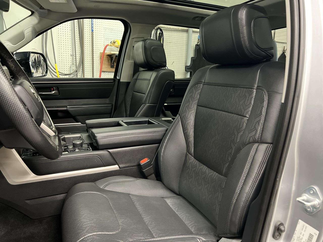 2024 Toyota Tundra LIMITED 4X4 | CREW | COOLED LEATHER | PANO ROOF Photo