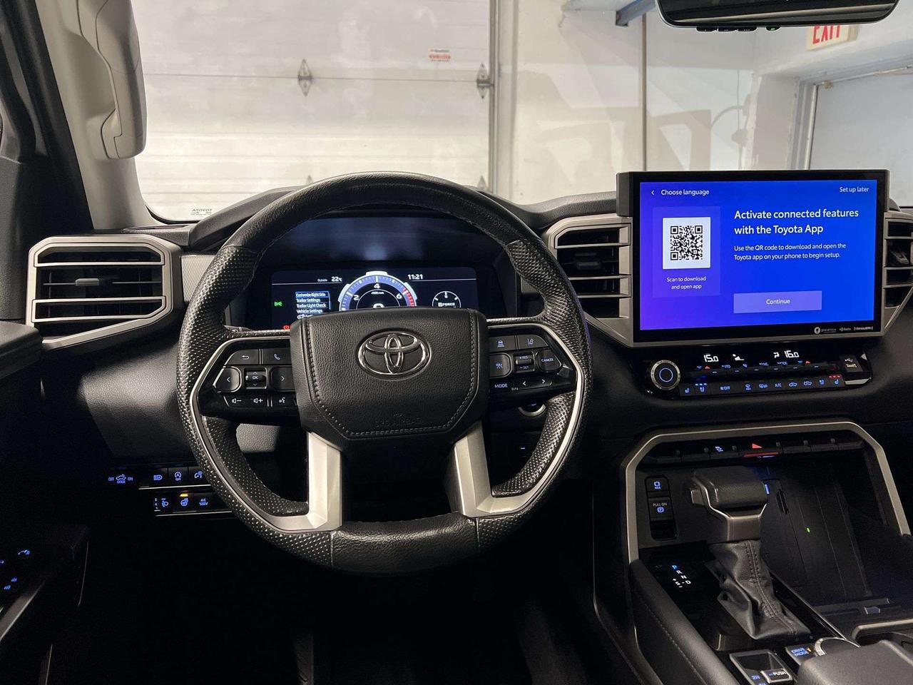 2024 Toyota Tundra LIMITED 4X4 | CREW | COOLED LEATHER | PANO ROOF Photo