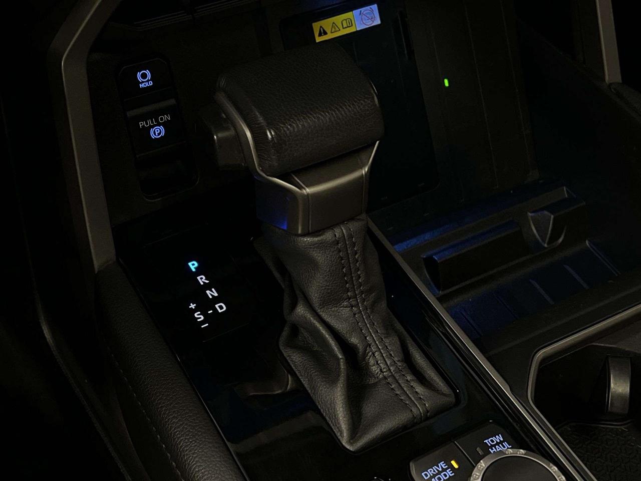 2024 Toyota Tundra LIMITED 4X4 | CREW | COOLED LEATHER | PANO ROOF Photo