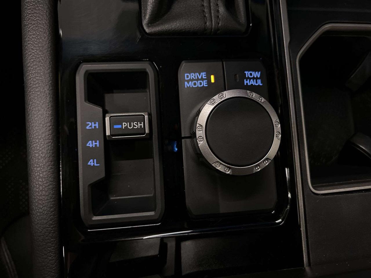 2024 Toyota Tundra LIMITED 4X4 | CREW | COOLED LEATHER | PANO ROOF Photo