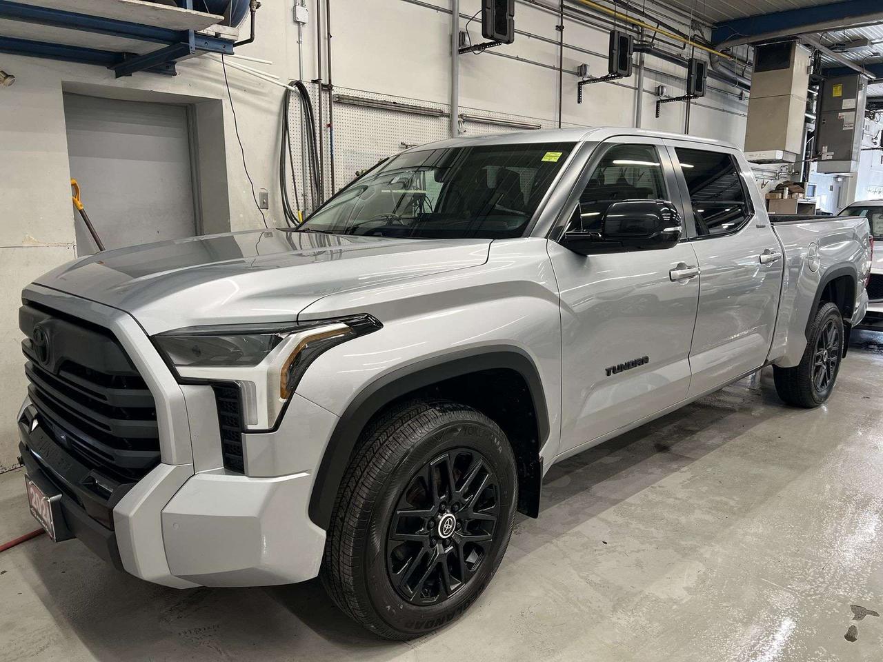 2024 Toyota Tundra LIMITED 4X4 | CREW | COOLED LEATHER | PANO ROOF Photo