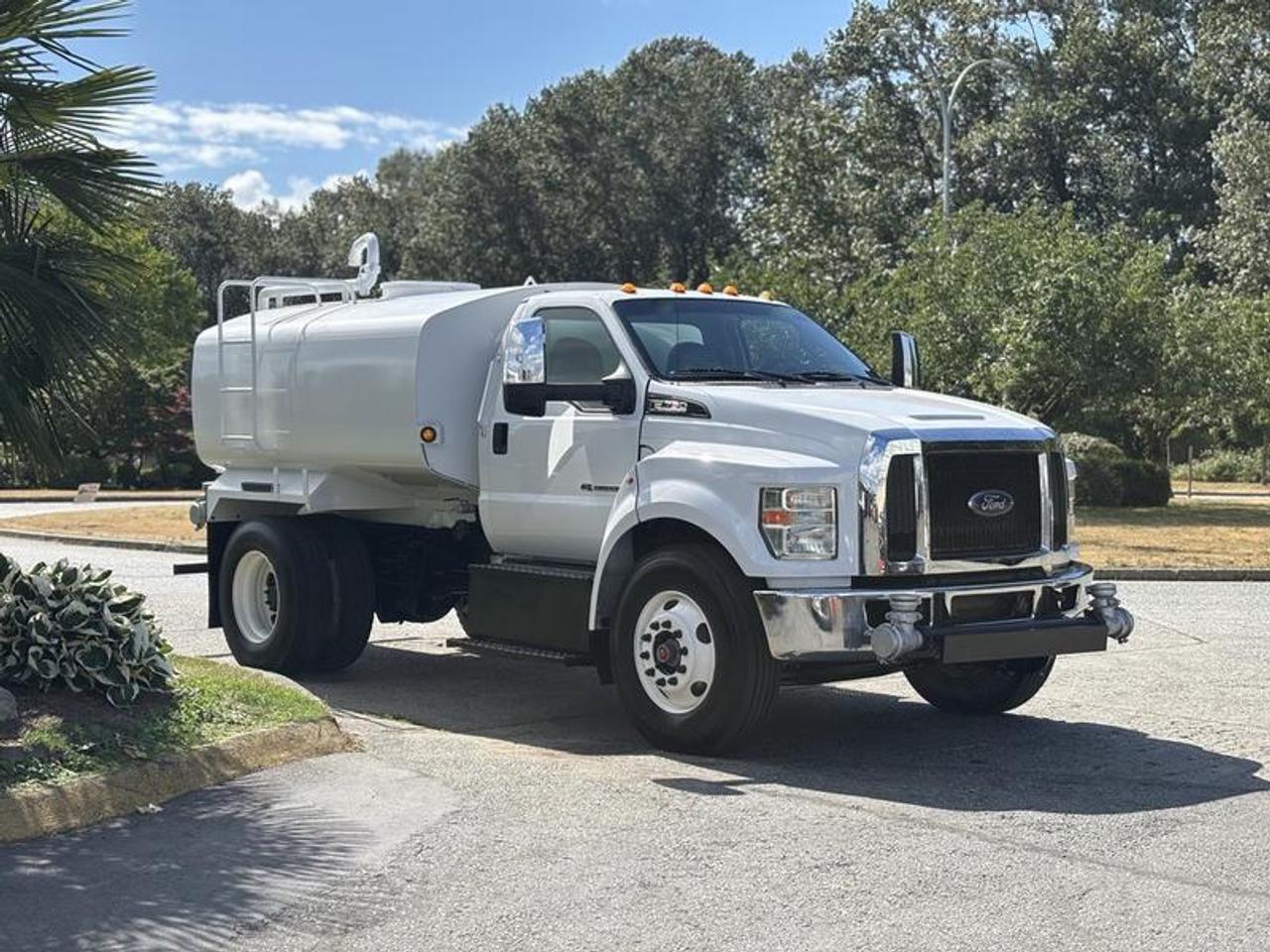 Used 2016 Ford F-750 2,000-Gallon Water Truck for sale in Burnaby, BC