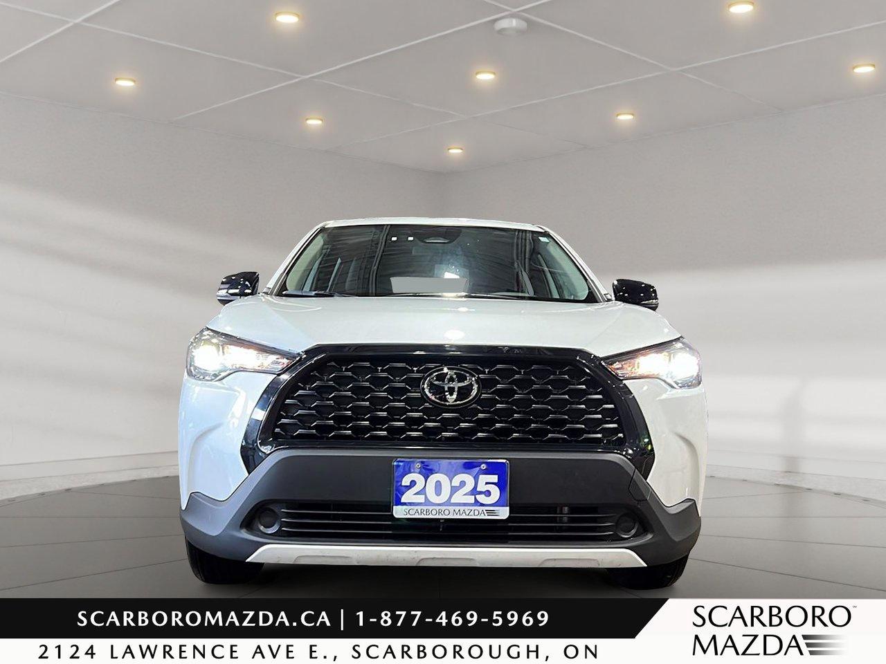 2025 Toyota Corolla Cross LE Photo