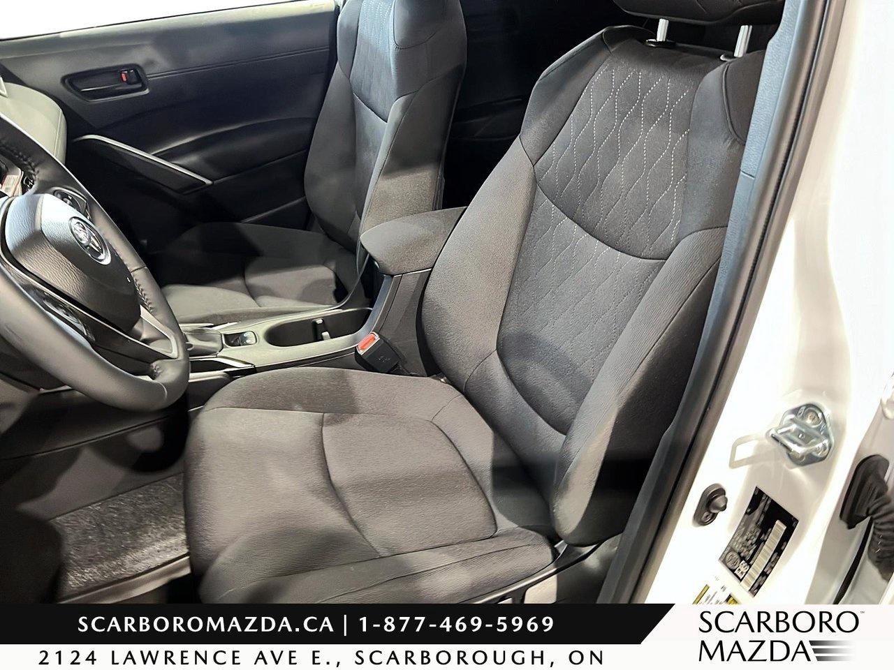2025 Toyota Corolla Cross LE Photo