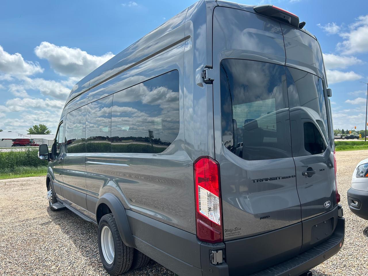 2026 Ford Transit Passenger Wagon XLT T-350 HD 148 EL High Roof  DRW AWD 302A Photo4