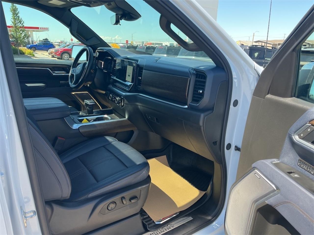 2026 Chevrolet Silverado 1500 High Country  -  Premium Audio Photo5