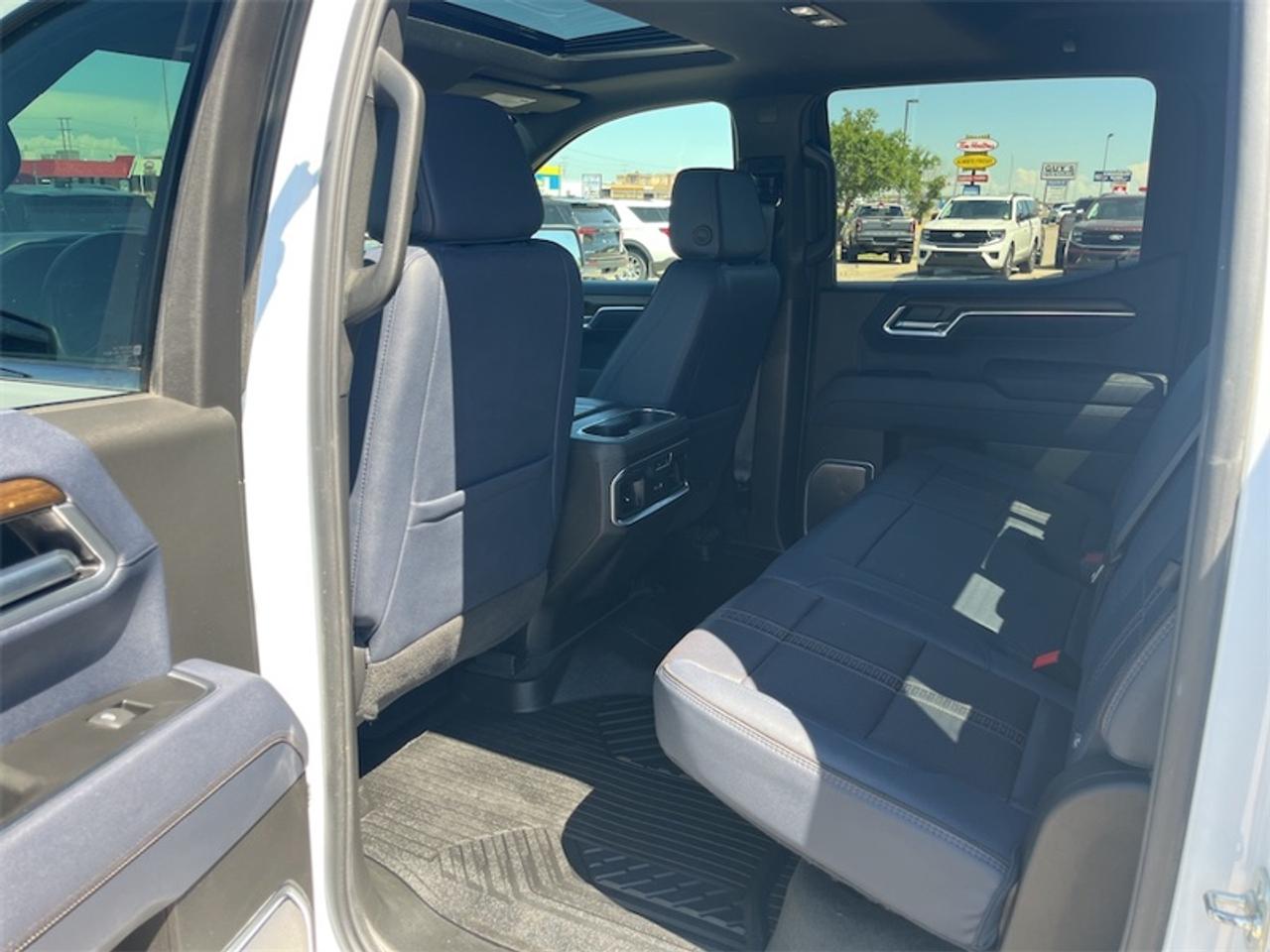 2026 Chevrolet Silverado 1500 High Country  -  Premium Audio Photo5