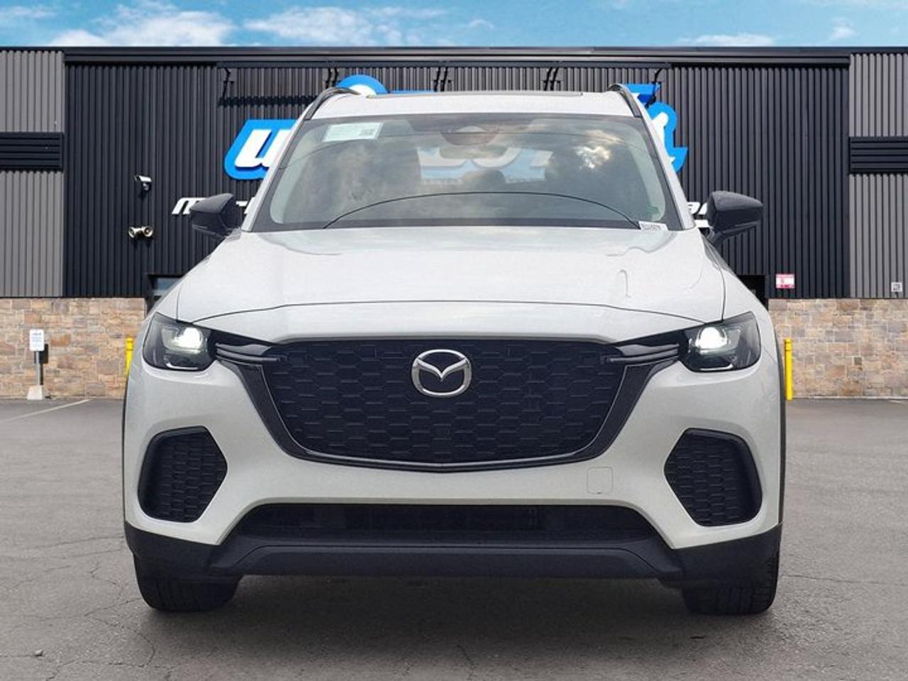 2025 Mazda CX-70 MHEV GS-L AWD | Leather | Sunroof | Adaptive Cruise | Heated Wheel + Seats | CarPlay + Android and More ! Photo