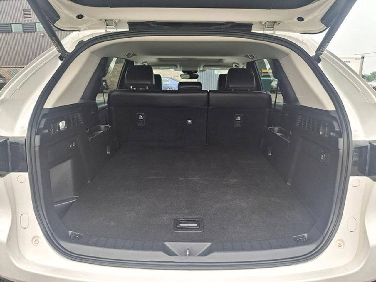 2025 Mazda CX-70 MHEV GS-L AWD | Leather | Sunroof | Adaptive Cruise | Heated Wheel + Seats | CarPlay + Android and More ! Photo