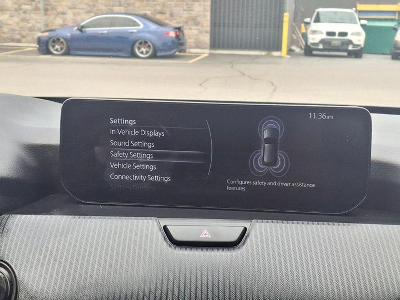 2025 Mazda CX-70 MHEV GS-L AWD | Leather | Sunroof | Adaptive Cruise | Heated Wheel + Seats | CarPlay + Android and More ! Photo