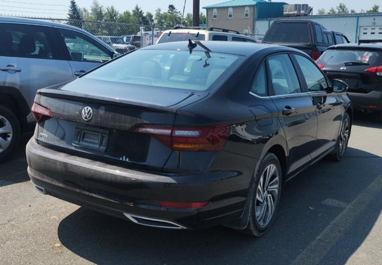 2019 Volkswagen Jetta Execline 6-Speed Manual | Leather | Sunroof | Nav | Beats Audio | Cooled + Heated Seats | and More ! Photo2