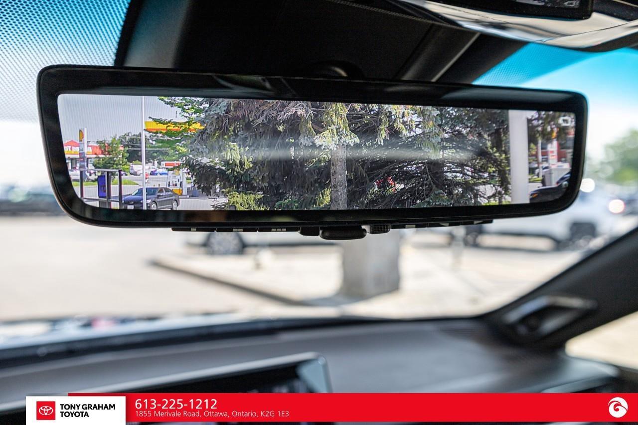 2021 Toyota Venza LIMITED Photo