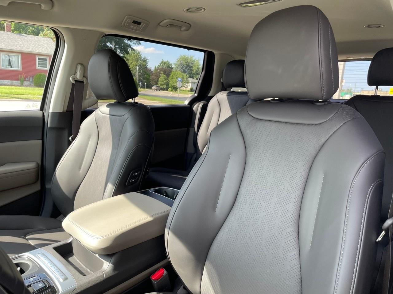 2027 Kia Carnival EX FWD Photo