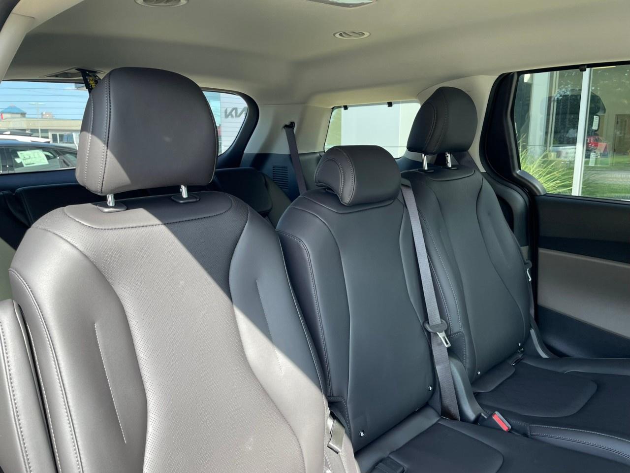 2027 Kia Carnival EX FWD Photo