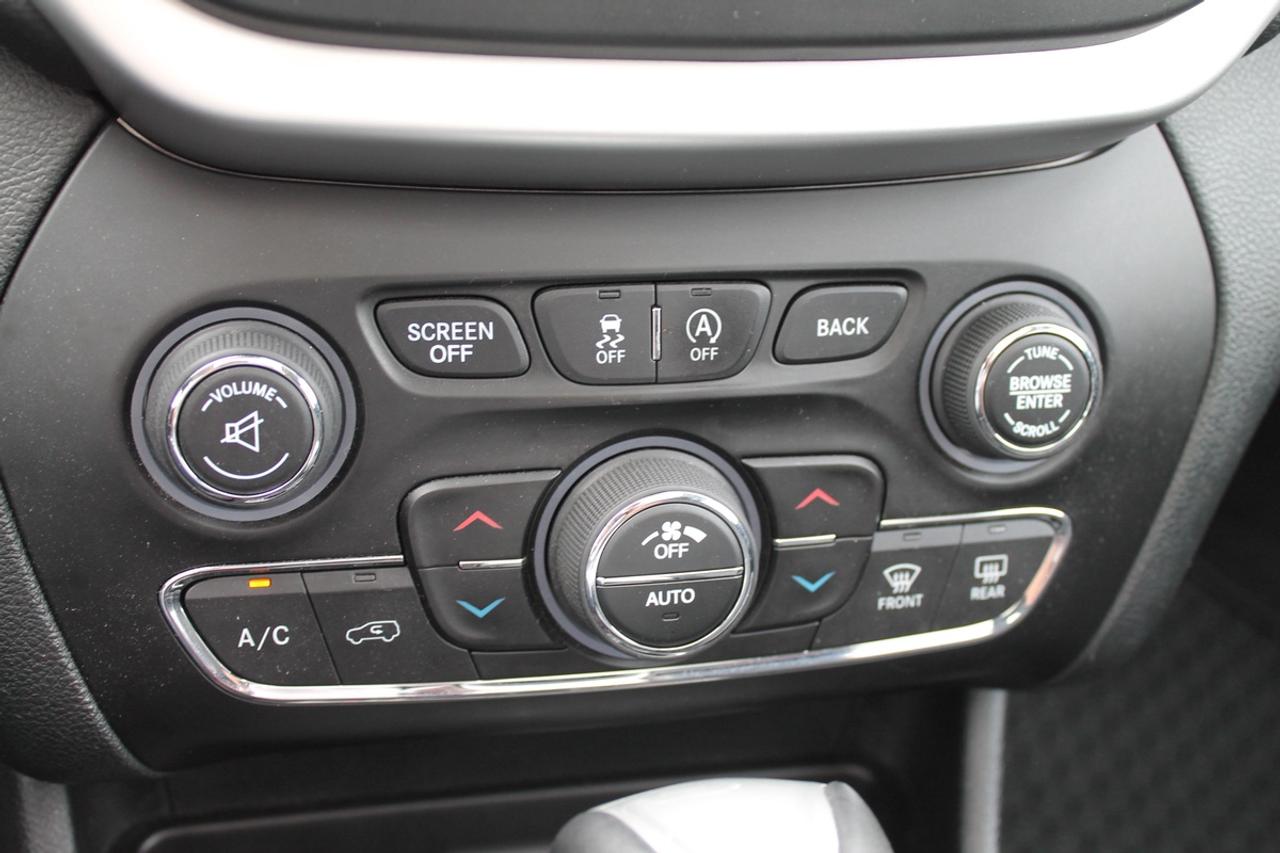 2016 Jeep Cherokee Trailhawk Photo