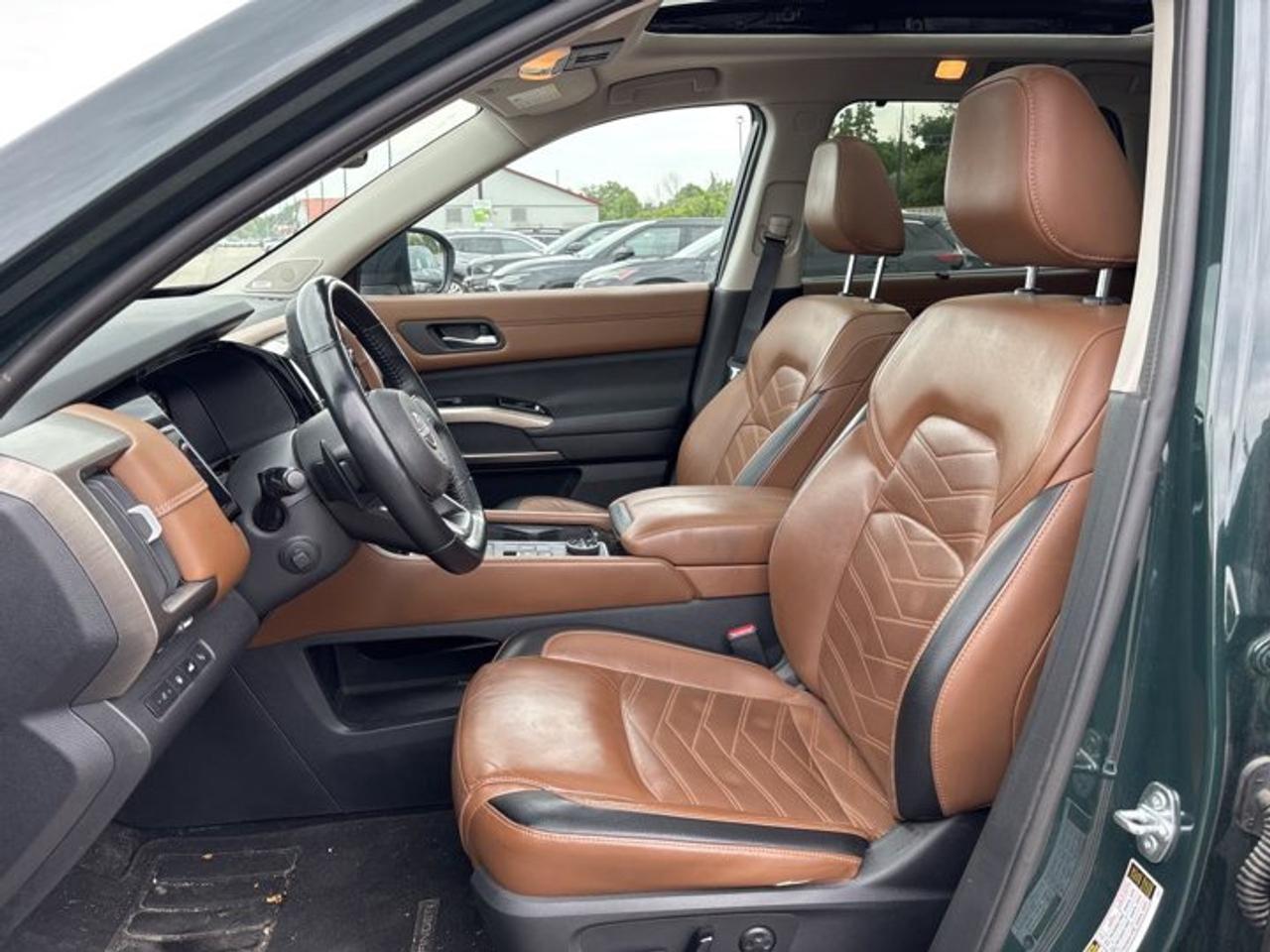 2022 Nissan Pathfinder Platinum 4WD | One Owner | No Accidents | Vent. Front Seats Photo